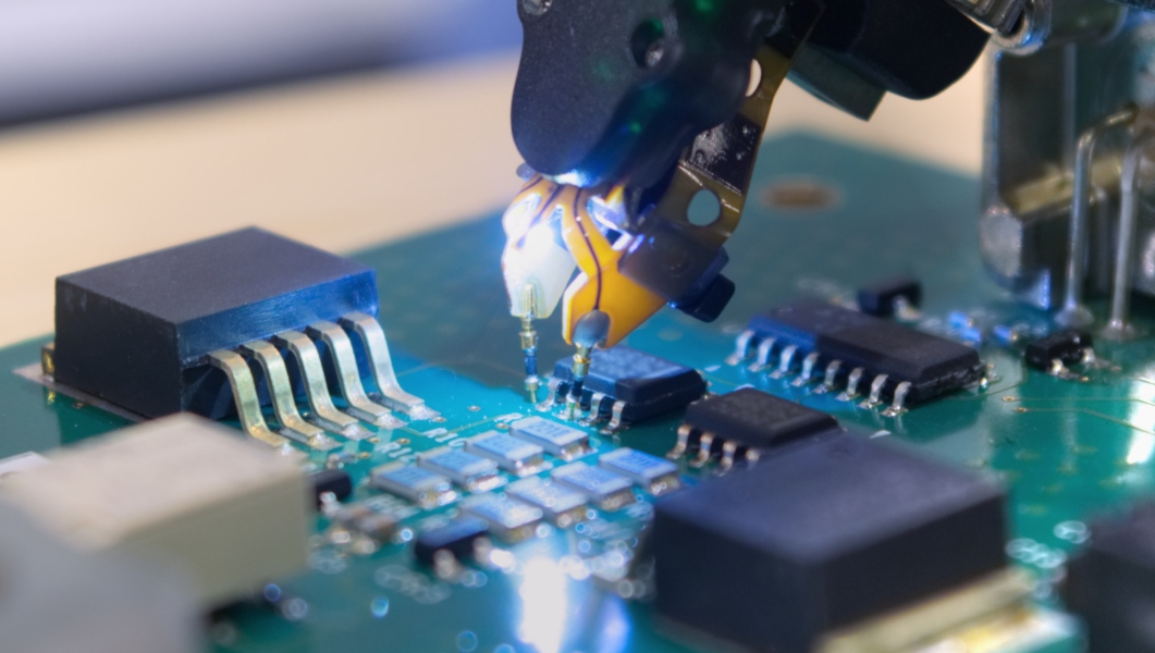 Semiconductor and 3C Electronics: Solutions for wafer handling robotics, vacuum chambers, PVD/CVD coating equipment, etching systems, cleanroom guide rails, ICT testing probes, optical instruments, micro-bearings, precision gears, and smart electronics.